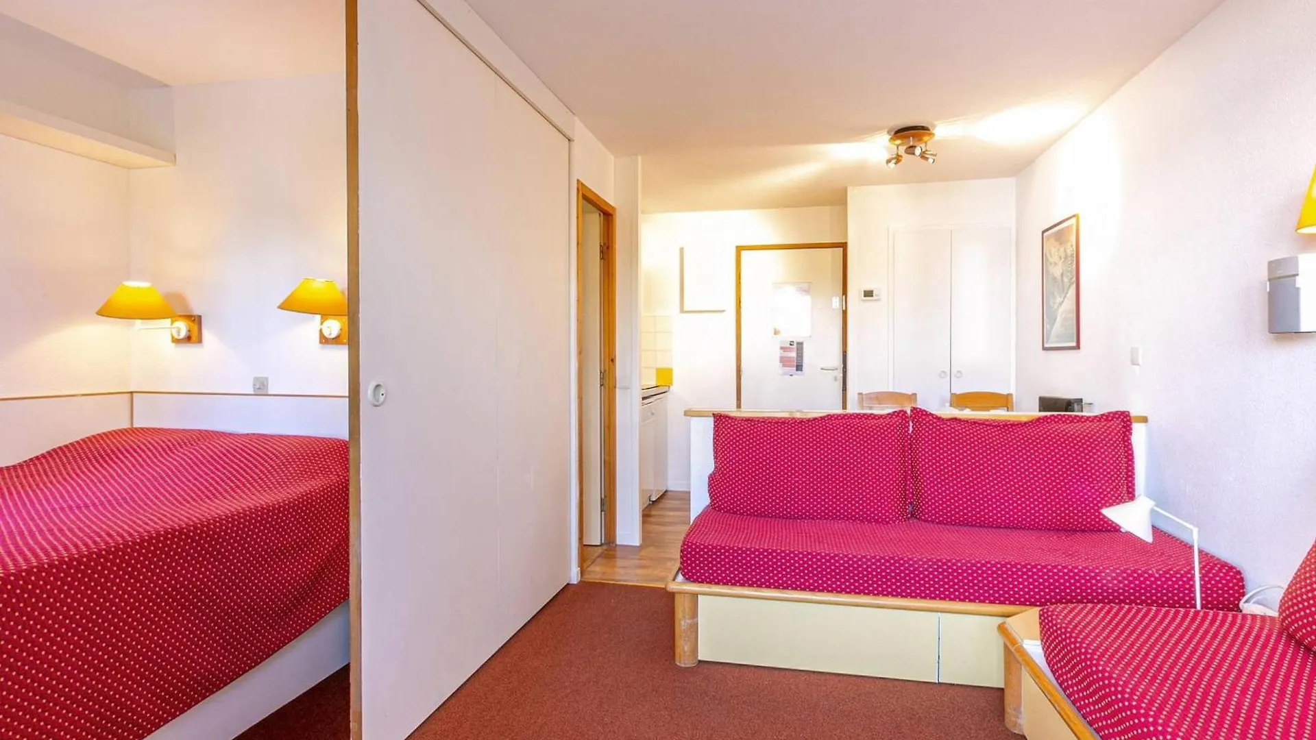 Charmant 2 Pieces A La Plagne Pour 4 Personnes Avec Balcon, Proche Pistes Et Commerces - Fr-1-353-44 Apartment