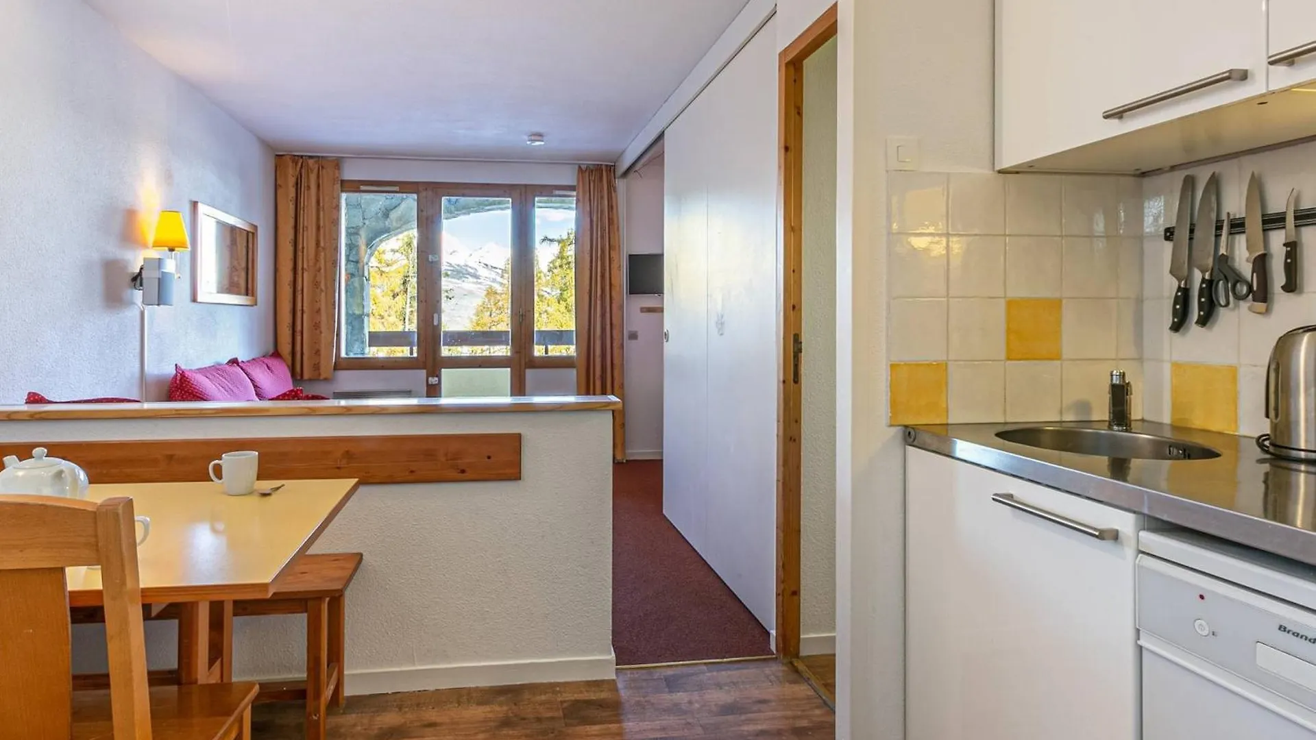 Charmant 2 Pieces A La Plagne Pour 4 Personnes Avec Balcon, Proche Pistes Et Commerces - Fr-1-353-44 contacts
